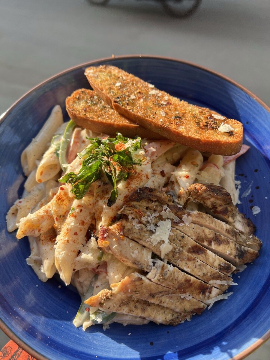 Tuscan garlic chicken pasta with garlic bread